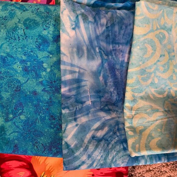 Fabric lot.  1st photo has 6 yards of fabric pictured. All pictured included - Picture 5 of 6